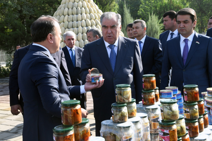 Participation in the exhibition of industrial and agricultural products and folk crafts in Dushanbe