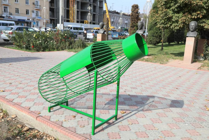 Installation of plastic urns in Khujand