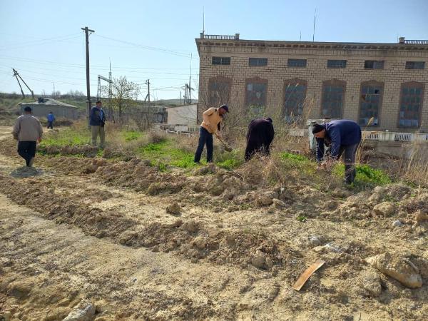Акция "Чистота берега" в Зафарабадском районе