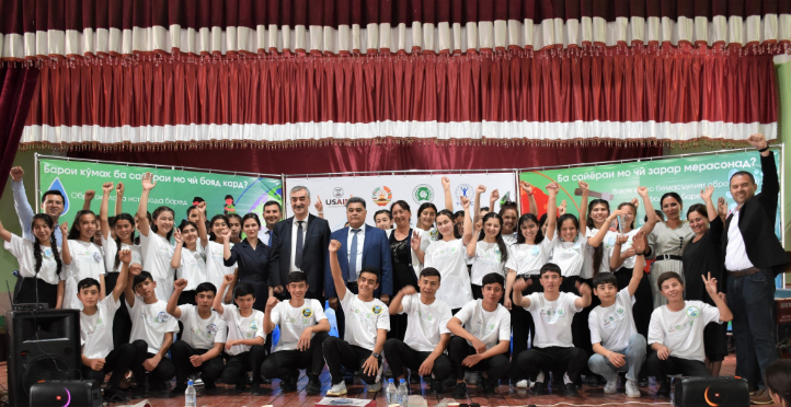 Competition - environmental quiz with students of Kanibadam city schools