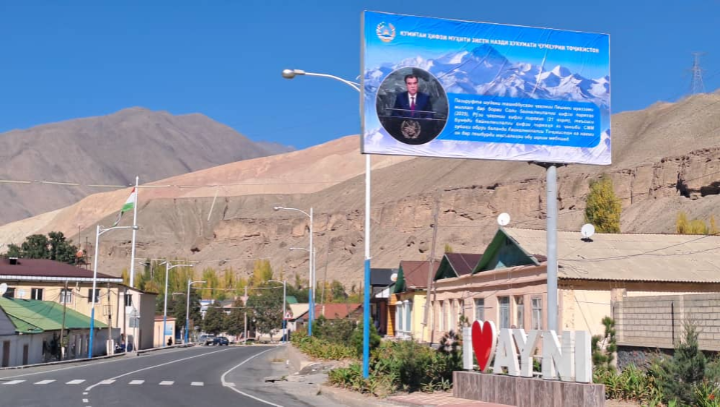 Installation of plastic urns in Ayni district