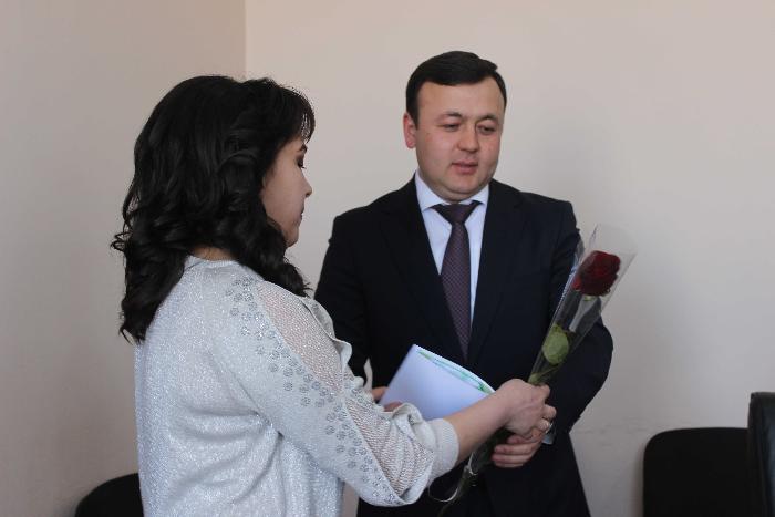 Поздравление женщин Главного управления охраны окружающей среды Согдийская области в честь 8 марта - Дня матери