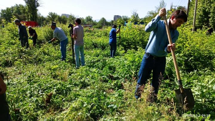  “Clean Area" environmental campaign in the Sino district of Dushanbe